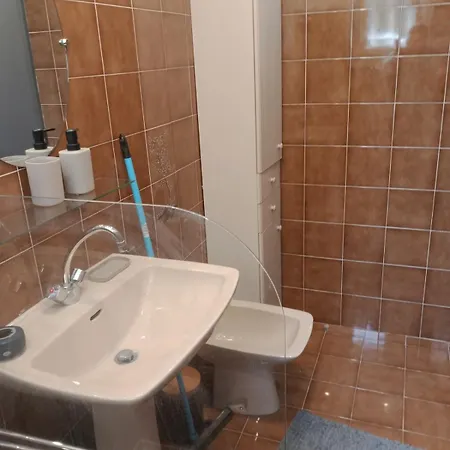 Nid Douillet A Apartment