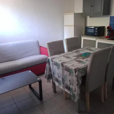 Nid Douillet A Apartment *